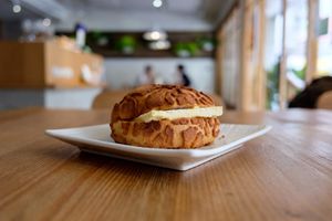 Pineapple bun with vegan butter at Flourish 元禾食堂 - Yuán Hé ShíTáng in Taipei