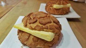 Pineapple bun with iced butter at Flourish 元禾食堂 - Yuán Hé ShíTáng in Taipei