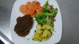 Plato Tropical at Berakah in Bogota