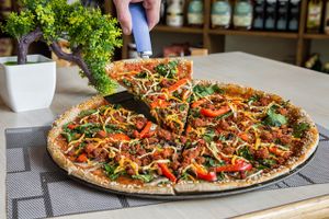 Probé esta pizza vegana y está deliciosa!  at Reforma Market in Veracruz