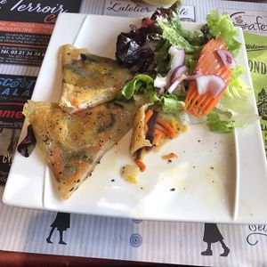 Veg samosas  at Le London in Calais