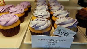 vegan cupcakes at Sinners & Saints Desserts in Venice