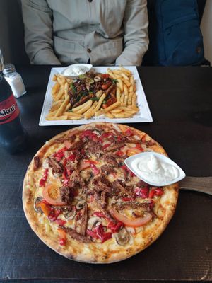 Amazing vegan food, the fries are 10/10 👌 at La Famiglia in Gavle