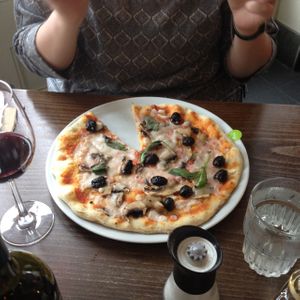 vegan pizza at Zizzi in Bromley