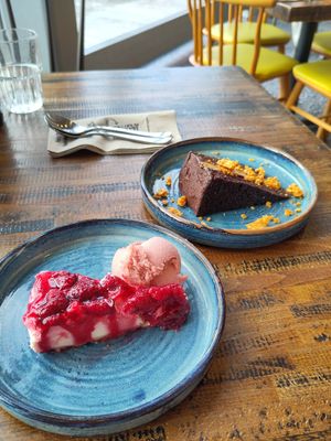Cheesecake and fudge cake at Zizzi - Leith in Edinburgh