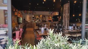 Large interior at Zizzi in Esher