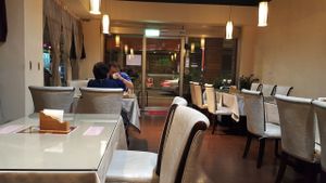 Seating area at Yí Xīn Yuán SùShí - Serenity Vegetarian in New Taipei City