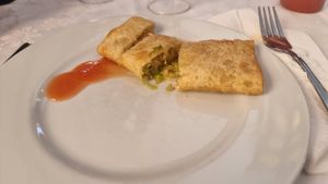 Spring roll with sweet and sour sauce at Li & Liu Mei Si Cheng in Sintra