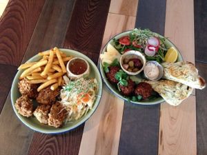Pas-poulet pop corn, sauce bbq et salade de chou (vegan)
Falafels, cachounaise, salade & fruits de saison (vegan)  at Cafe Frida in Trois-rivieres