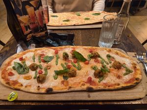 Aubergine 'Meatball' Rustica avec supplément pesto et sans harissa et jalapeños at Zizzi in St Andrews