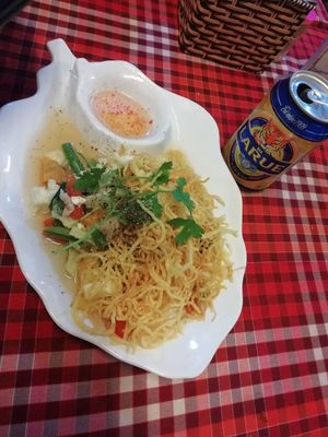 Mì Chiên Giòn Rau Nâm (crispy noodles) at Nhan Duyen in Hoi An