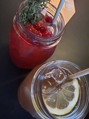 Selbstgemachte Eistees at Alex Kitchen in Husum