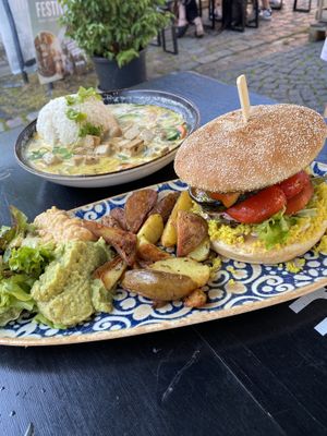 Vegan Burger + thailand curry with tofu   at Alex Kitchen in Husum