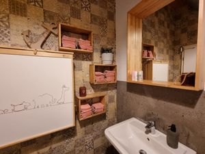 Toilets: individual towels at Alex Kitchen in Husum