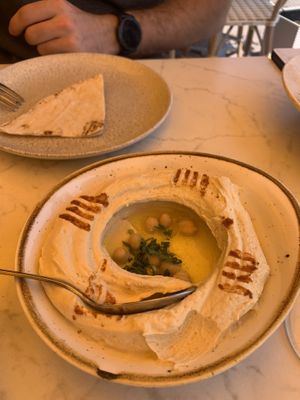Hummus classic   at Le Phenicia in Antibes