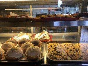 I got the pyramid thing and it has dulce de leche in it!!! Omg ridiculous!   at La Esquina Vegana in Heredia