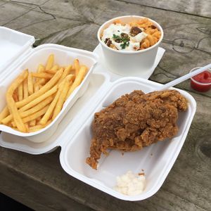 2 piece, chips & mac n cheese at Temple of Seitan - Hackney in East London