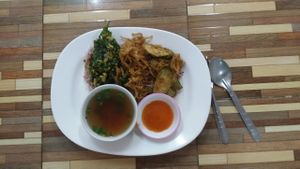 tempura vegies with rice at Jai Mai Jumjay in Chiang Mai