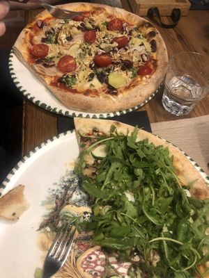 Vegan pizzas - fresca and afumicata at La Cantina in Maribor