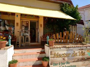 Outdoor sittings  at Nectar de Vie in Capbreton