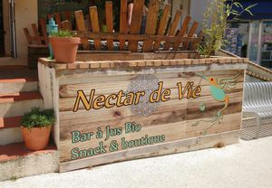 Front sign at Nectar de Vie in Capbreton