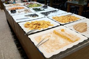 buffet section with dessert, fried food and snacks #Veganuary at Sujata 수자타 in Gwangju