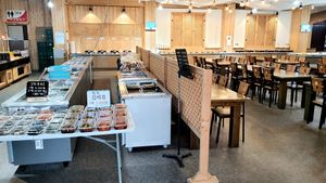store section (left side) at the entrance, buffet in the back at Sujata 수자타 in Gwangju