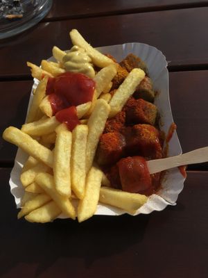 Vegan Currywurst 🥰 at Curry at the Wall - Food Stand in Berlin