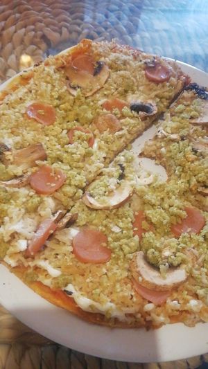 Pizza (una disculpa que siempre se me olvida tomar la foto antes😅) at Cinnamon Veggie in Cuernavaca