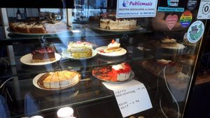 The cakes at Faloviec Kuchnia Roślinna in Gdansk