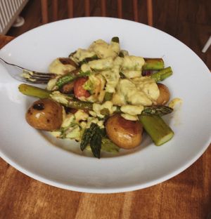 Asparagus with lime sauce and vegetables at Faloviec Kuchnia Roślinna in Gdansk