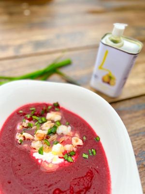 Rote Bete-Apfel-Suppe mit Limonenöl at Refugio in Unna
