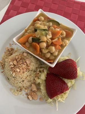 Curry & grain with salad   at Casa do Jardim in Terceira