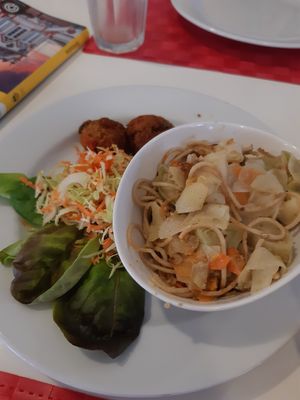 Veggieballs with noodles at Casa do Jardim in Terceira