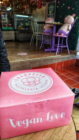 🐷💚 at Frambuesa Pastelería Vegan in Bogota