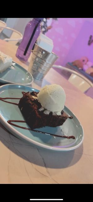 Brownie con helado de menta   at Frambuesa Pastelería Vegan in Bogota