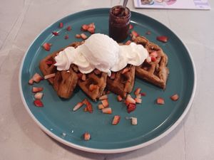 Waffles with ice cream, strawberries, and fudge at Frambuesa Pastelería Vegan in Bogota