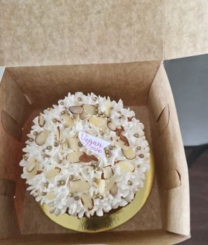 Torta de zanahoria 🥕🎂😋 at Frambuesa Pastelería Vegan in Bogota