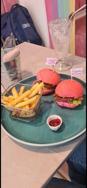 pink burger at Frambuesa Pastelería Vegan in Bogota