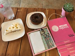 Donut & maracuya pie at Frambuesa Pastelería Vegan in Bogota