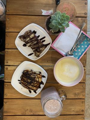 Pastries and beverages  at Frambuesa Pastelería Vegan in Bogota