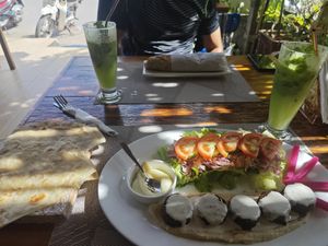 Falafel Wrap und Falafel plate at Aroma House in Kampot