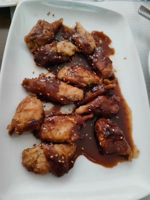 Pollo teriyaki vegano at La Pascuala in Madrid