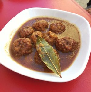 Albóndigas en salsa at La Pascuala in Madrid