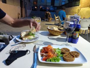 Seitan and burger at La Pascuala in Madrid