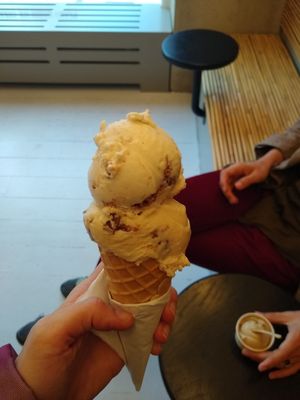 Coconut and snickers-like flavors at Nicecream - Enghave in Copenhagen