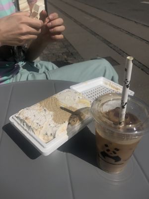 Ice coffee and the sneaky bizz, creamy coffee and kjøbenhavneren in a small box  at Nicecream - Enghave in Copenhagen