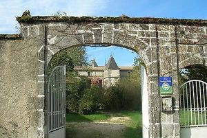 Exterior of the mansion at La Cure du Maine Charles in Birac