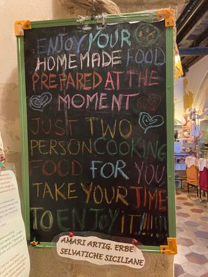 Sign outside at Zenzero in Siracusa