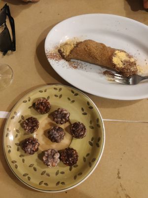 Daternelli and espresso cannoli at Zenzero in Siracusa